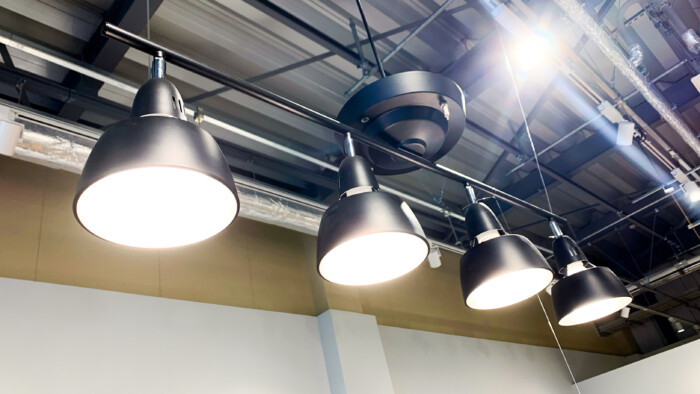 名古屋市で照明工事・コンセント増設をまとめて依頼するメリットと注意点